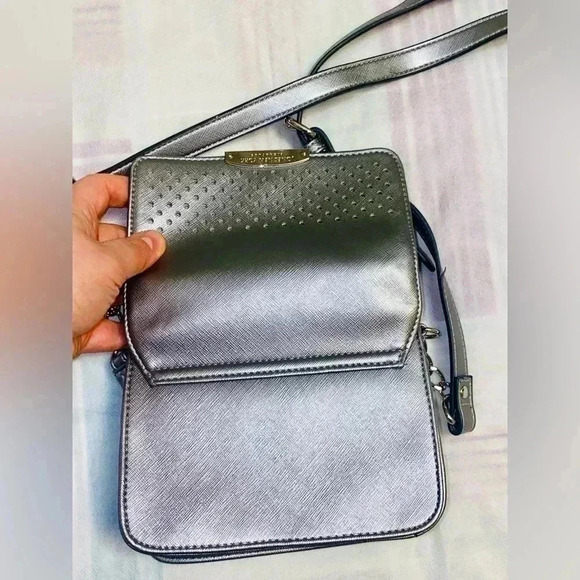 🏵️Jones New  York Signature tiny silver bag 🏵️ - Picture 5 of 10